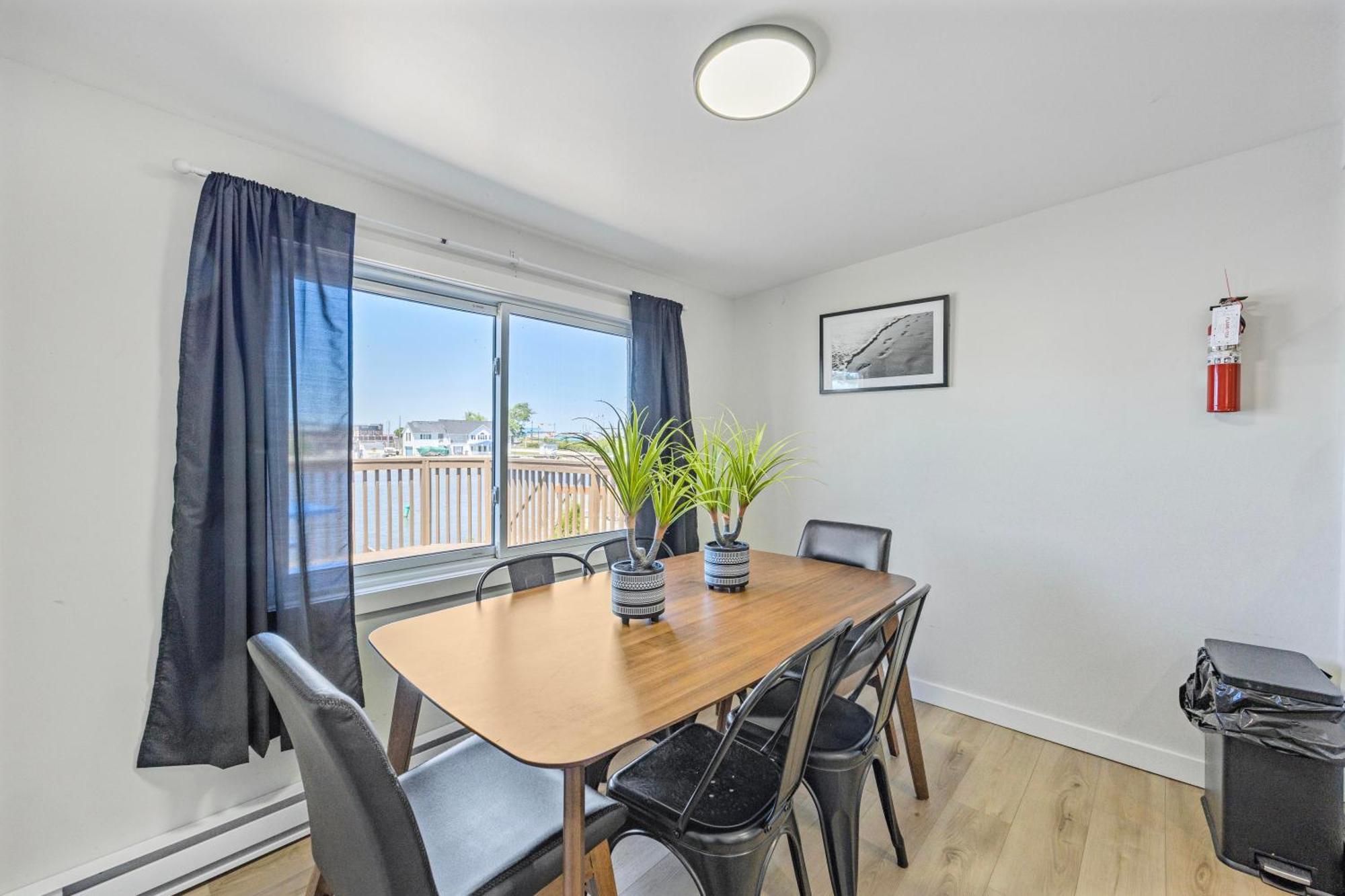 Riverfront Cottages ワサガビーチ エクステリア 写真
