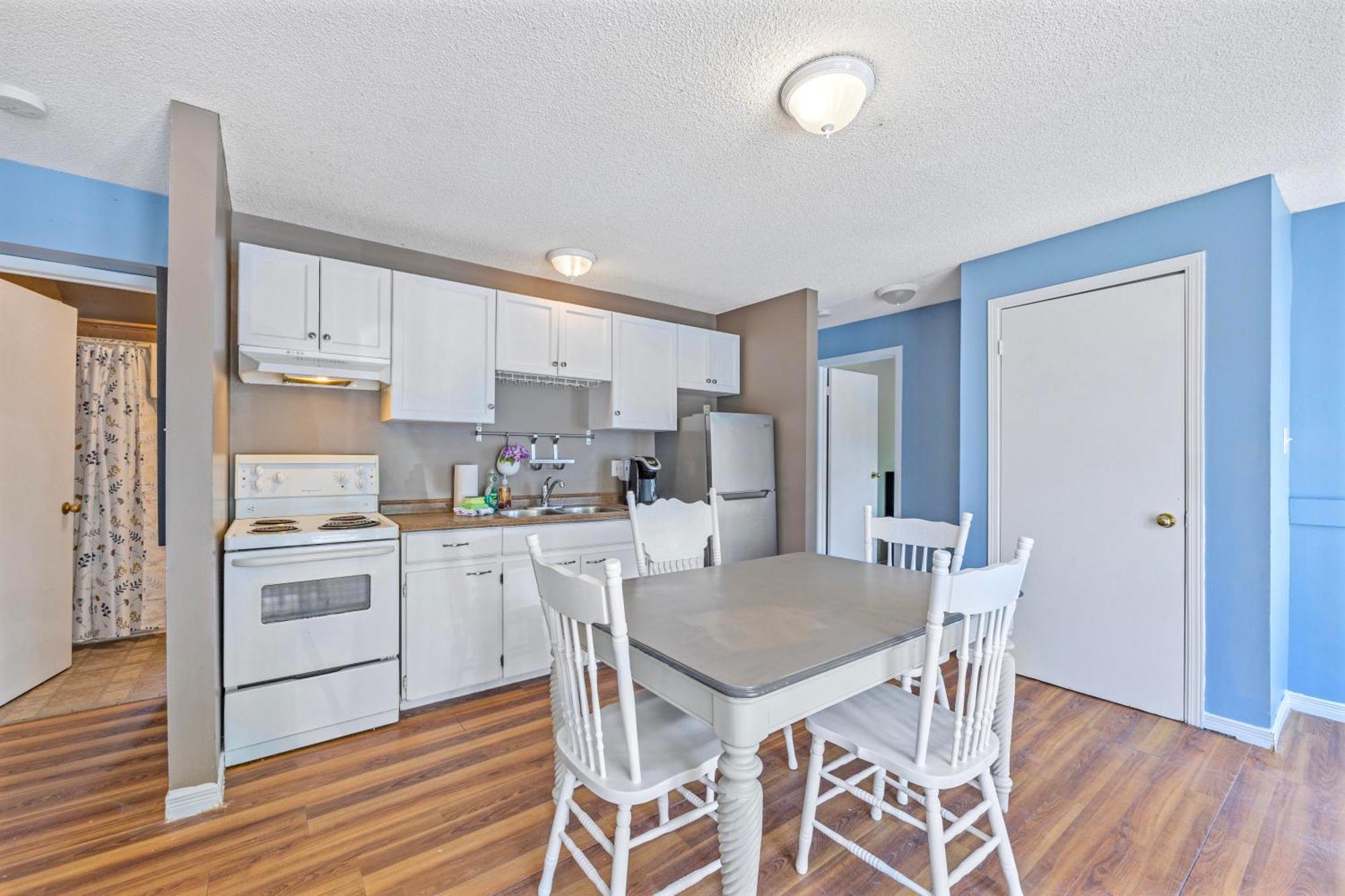 Riverfront Cottages ワサガビーチ エクステリア 写真