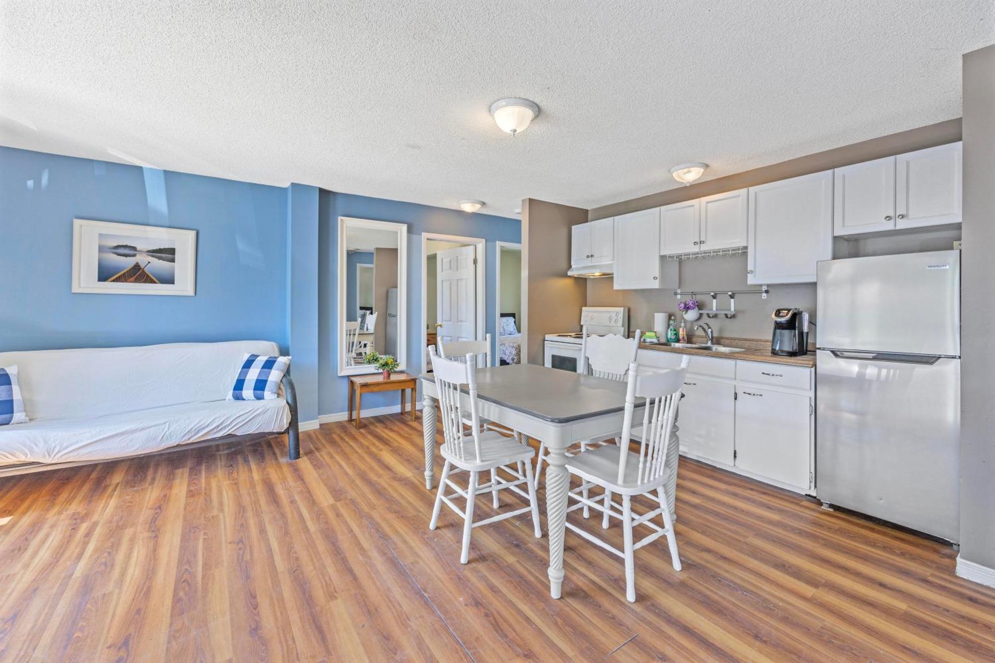 Riverfront Cottages ワサガビーチ エクステリア 写真