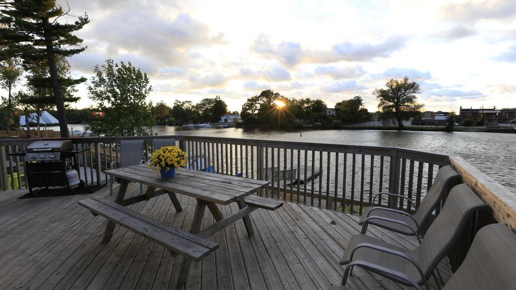 Riverfront Cottages ワサガビーチ エクステリア 写真