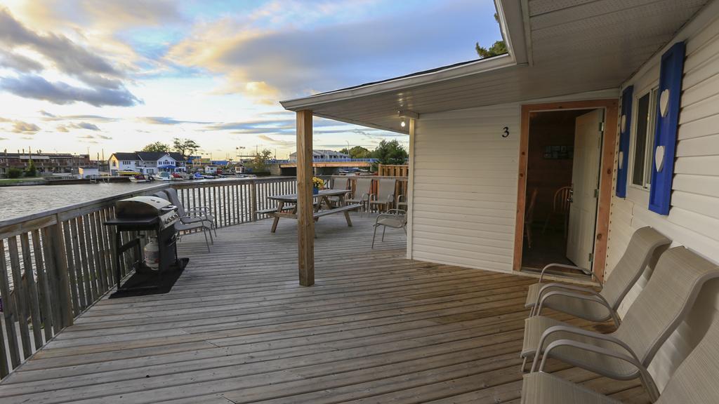 Riverfront Cottages ワサガビーチ エクステリア 写真