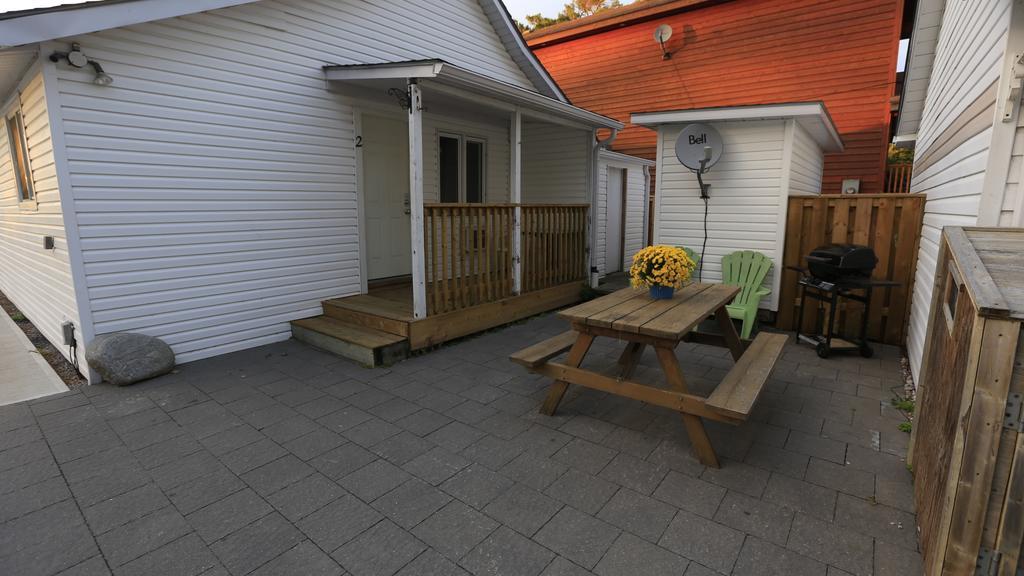 Riverfront Cottages ワサガビーチ エクステリア 写真